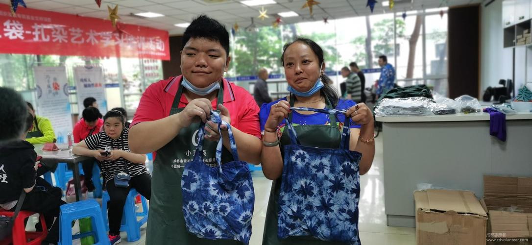 小蓝袋——残疾人辅助性就业项目